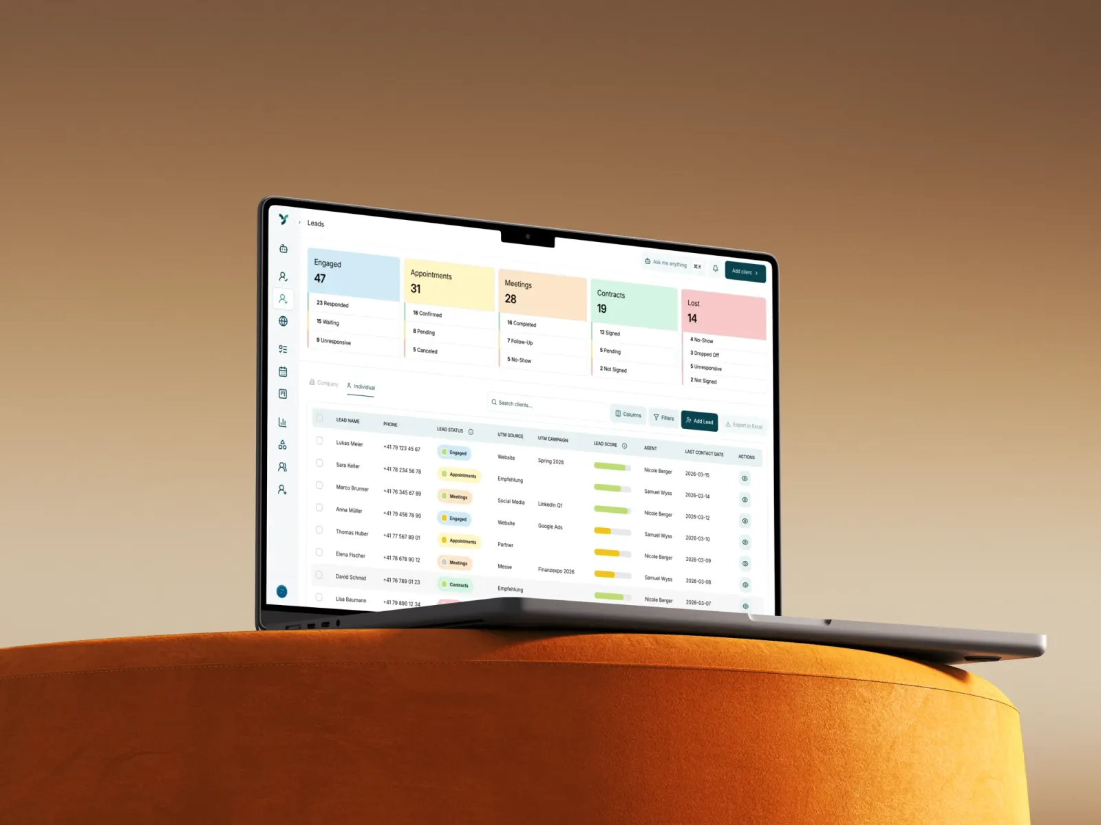 Das CRM von VitaSecura AG: die Lead-Übersicht mit Status, Quelle und Zuständigkeit.